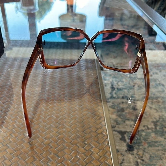 TOM FORD
YVONNE - SUNGLASSES new with case and box - Picture 9 of 12